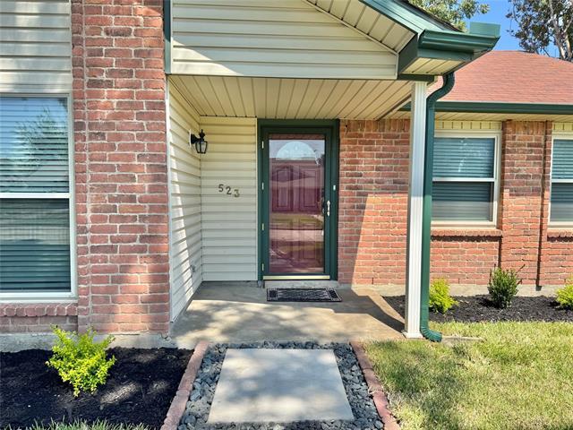 Building Photo - 523 Red Oak Dr Rental