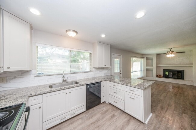 Photo - 16418 Blackhawk Blvd
