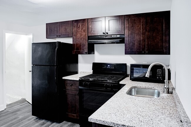 Photo - 2348 Moore St