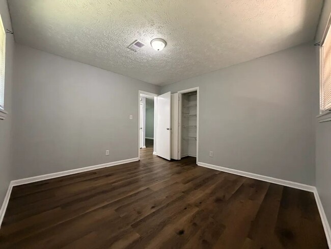 4882 Valley Dale Ct SW Unit B