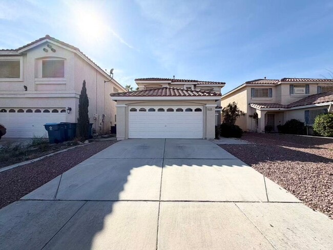 Building Photo - Beautiful 2 story single-family house