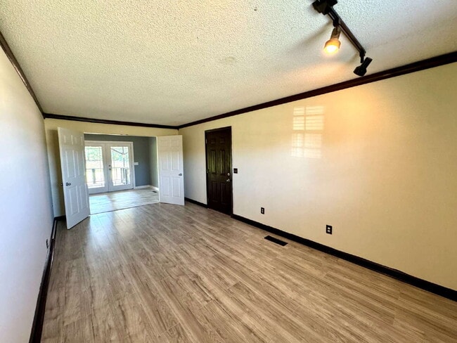 Photo - 163 Vining Dr