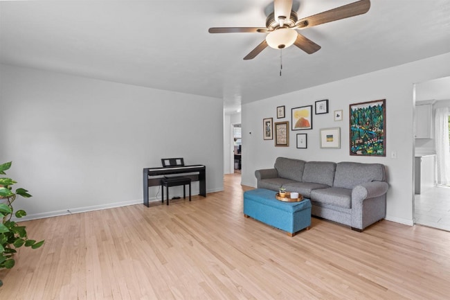 Photo - 2830 Moland St