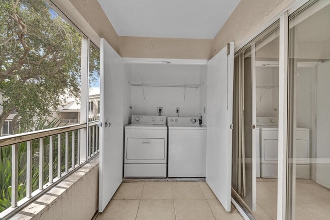 Photo - 2850 N Oakland Forest Dr Unit 313