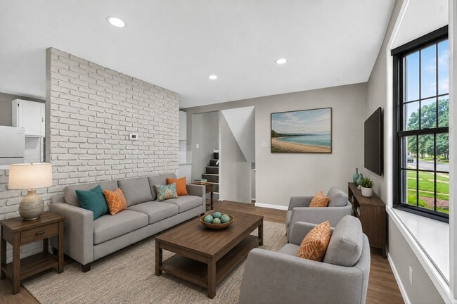 Building Photo - 2390 Teakwood Manor Dr