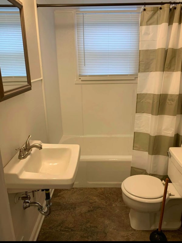 Photo - 132 Laquineo St