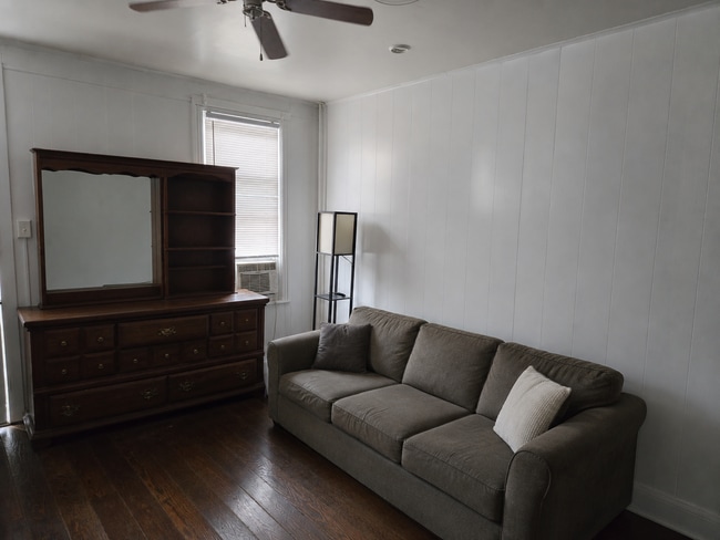 Photo - 227 Mill St