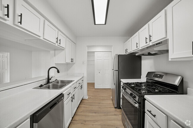 Building Photo - ReNew Woodland Ranch North Rental
