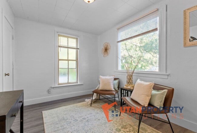 Photo - 2263 S Green St