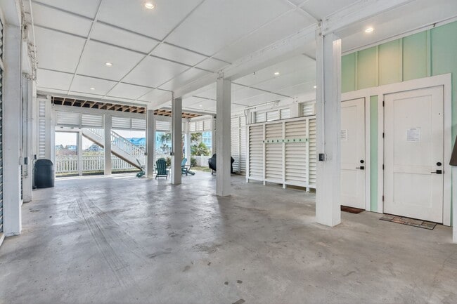 Photo - 3815 Seabreeze Ln