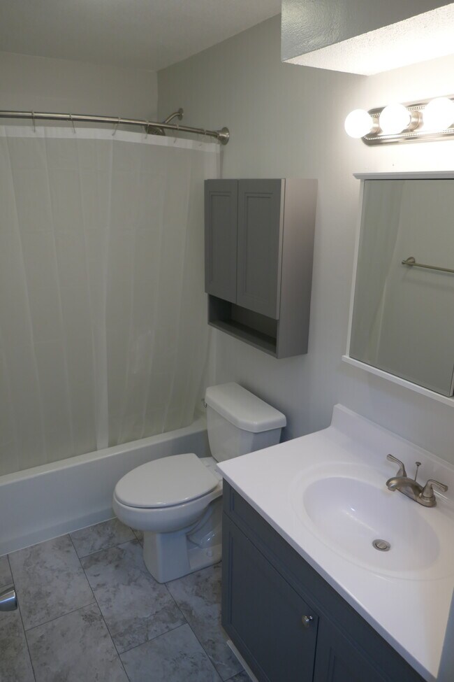 6904 Urbandale Ave Townhome For Rent in Urbandale, IA