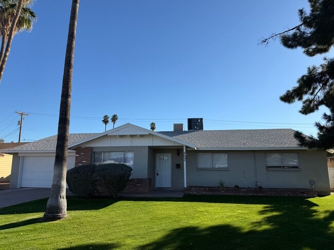 Building Photo - 5-Bedroom Home In Tempe