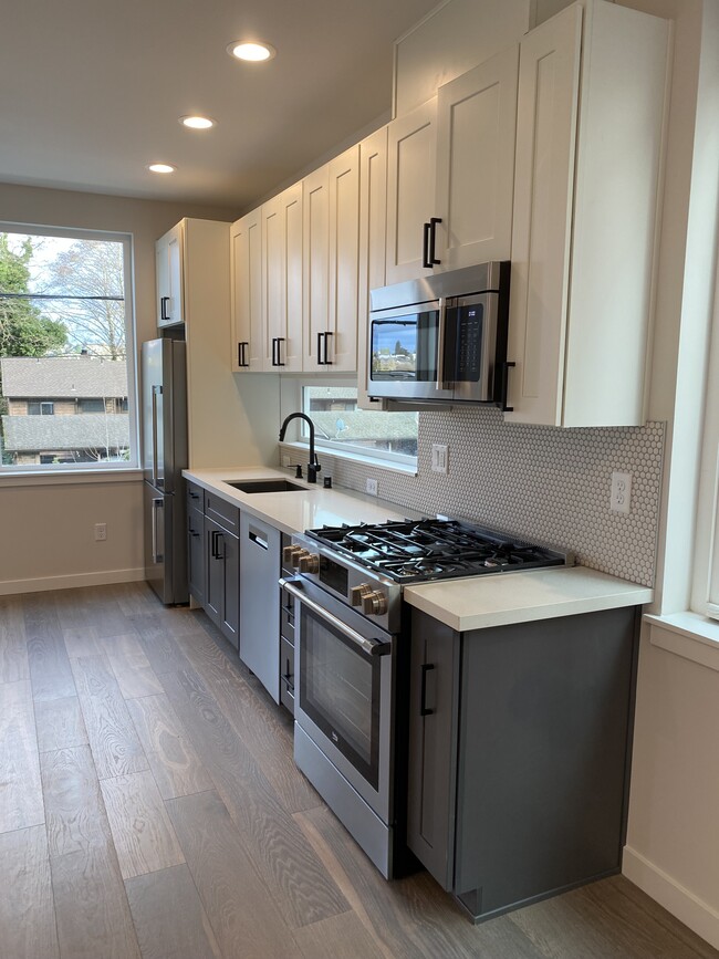 Photo - 1525 17th Ave S