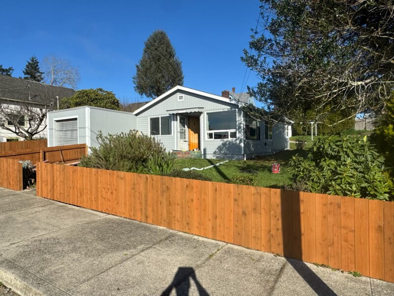 Photo - 1595 Meade Ave