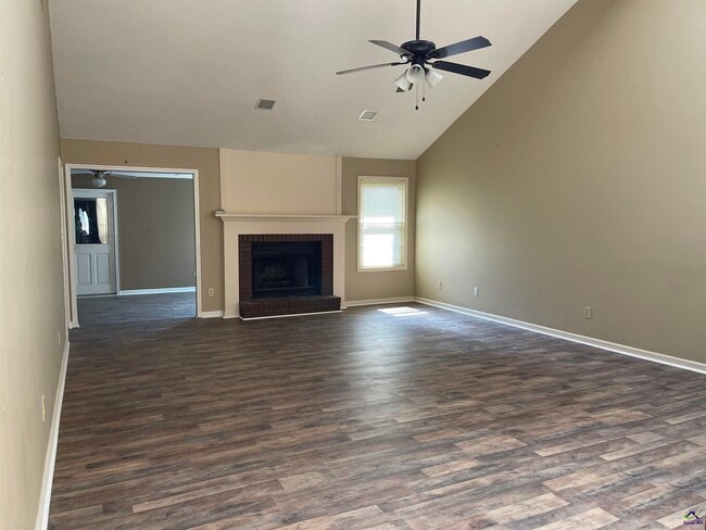 Photo - 104 Williamsburg Ave