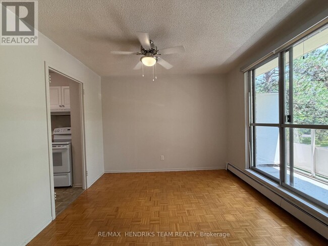 Photo - 39 Leaside Dr Unit 201