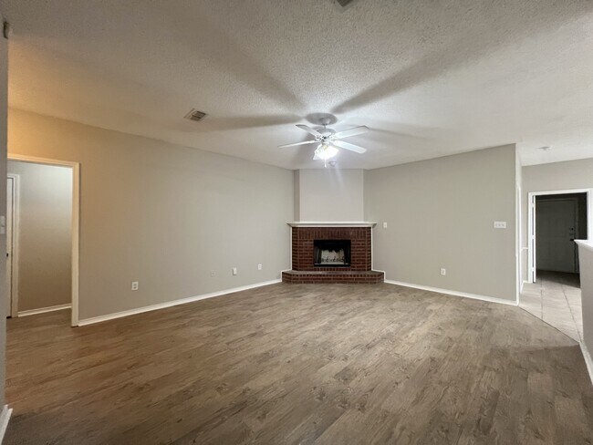 Photo - 6542 88th St