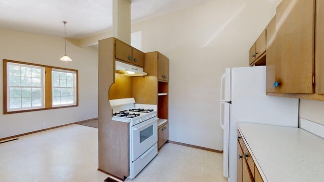 Photo - Large Duplex w/Vaulted Ceilings