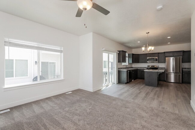 Photo - 4762 E Lk Cor Dr