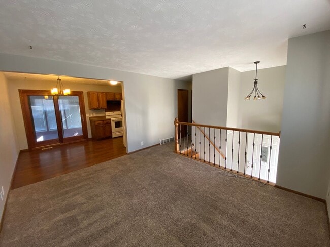 Photo - Beautiful 3 Bedroom Split entry in Gretna