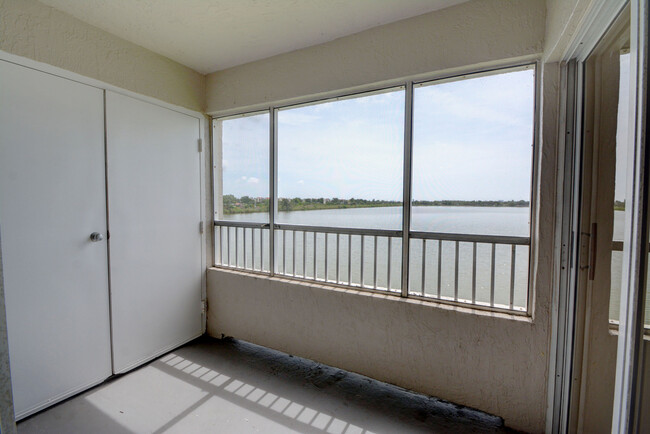 Photo - 2811 N Oakland Forest Dr Condo Unit 305