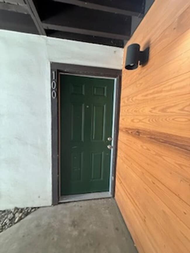 Photo - Townhollow Apartments