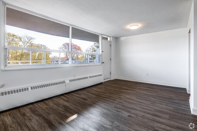 1BR, 1BA - 714SF - Dining Room