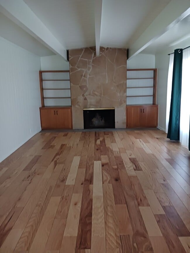 Building Photo - Duplex for RENT!