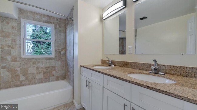 Photo - 1604 Woodhill Ct