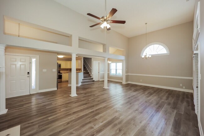 Photo - 385 Fairway Ct