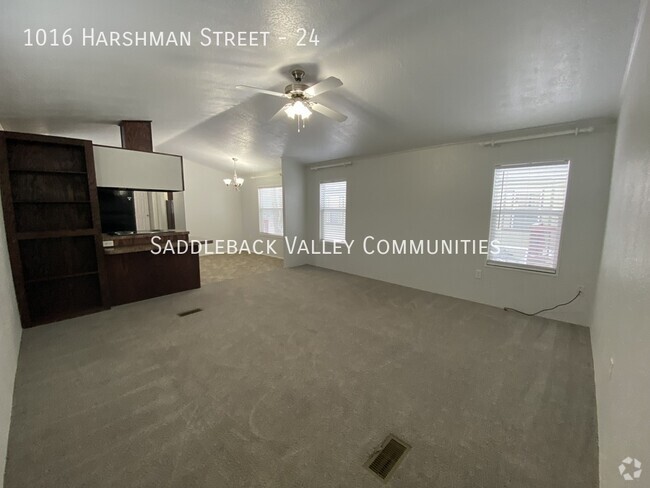 Building Photo - Spacious 3 bedroom / 2 full bathroom Rental