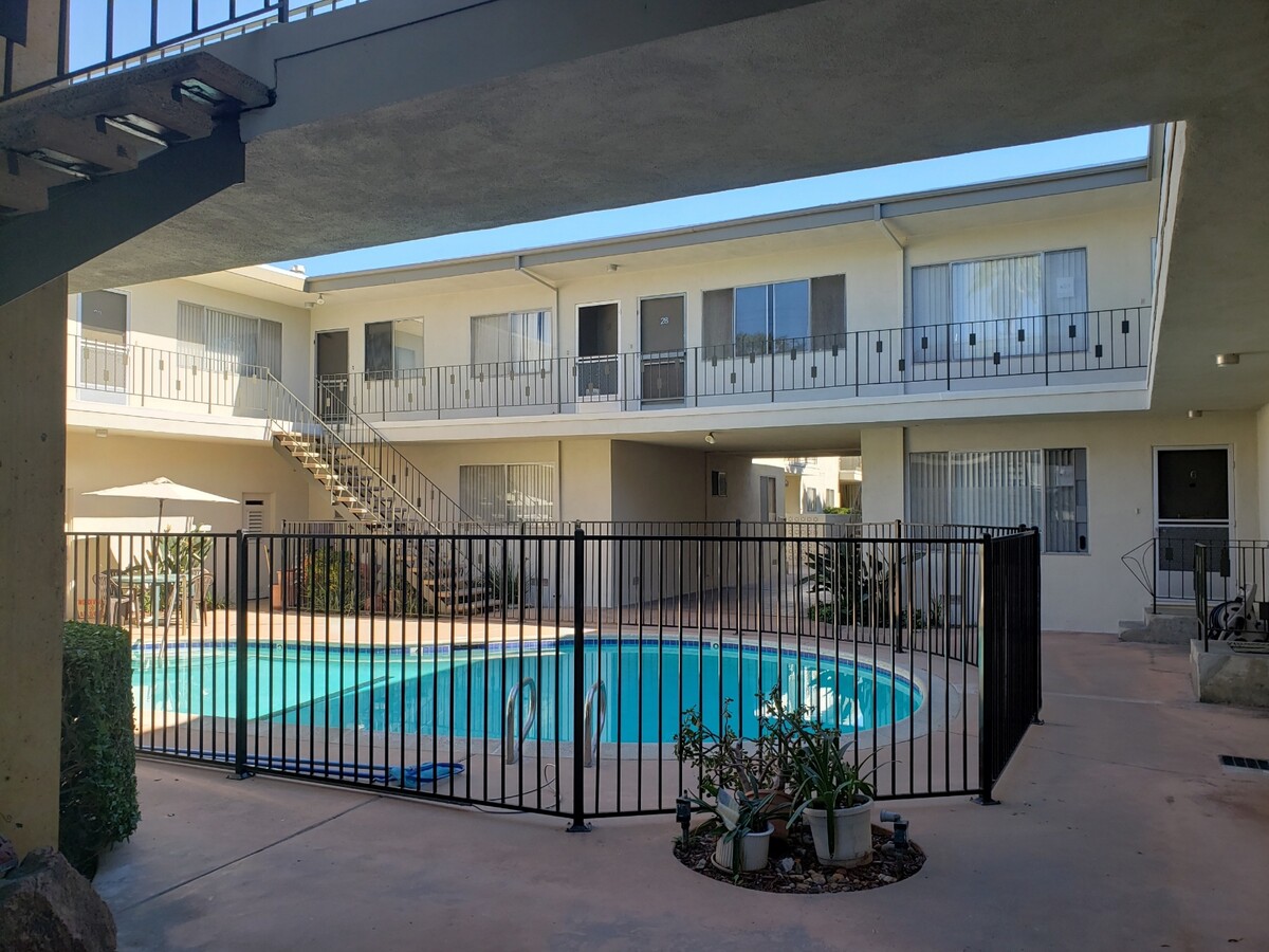 Piscina - Via Del Amo Apartments