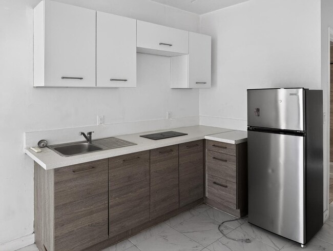 Photo - 444-542 SW 3rd Street - 542 SW 3rd St, F1