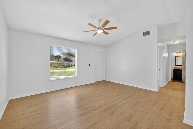 Photo - 561 SE Karrigan Terrace Casa