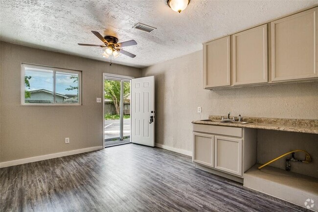 Building Photo - 4820 Oak Ave Unit 3 Rental
