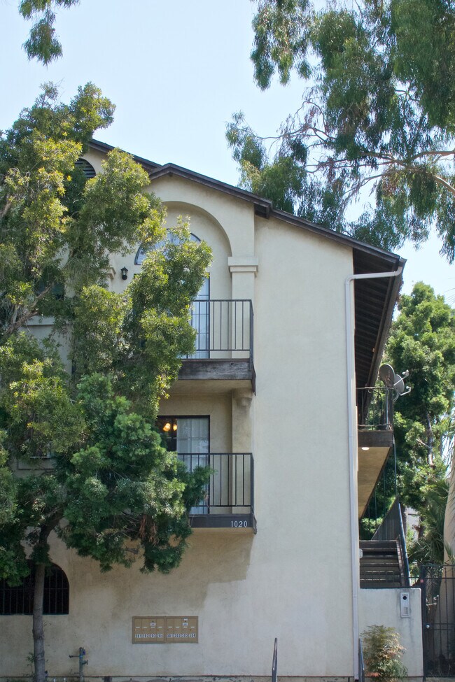 1020 Redondo Ave - 1020 Redondo Ave Apartments
