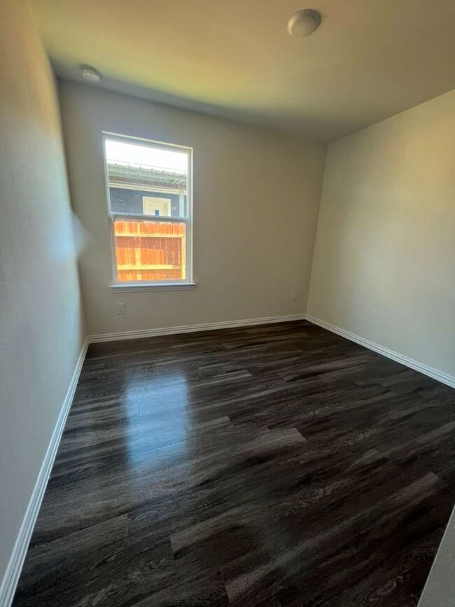 Photo - 7929 Ethel St