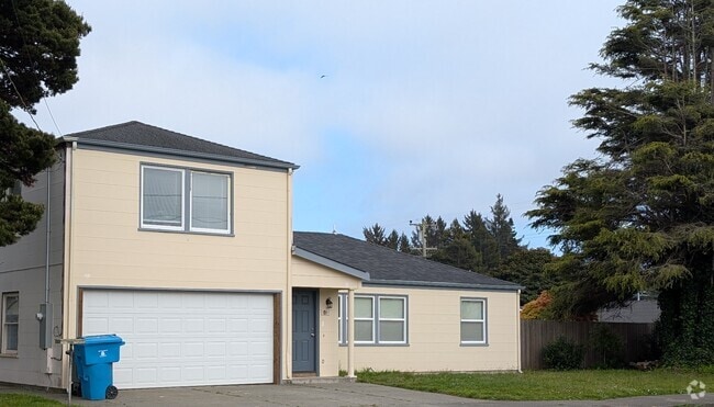 Building Photo - 3785 G St Rental