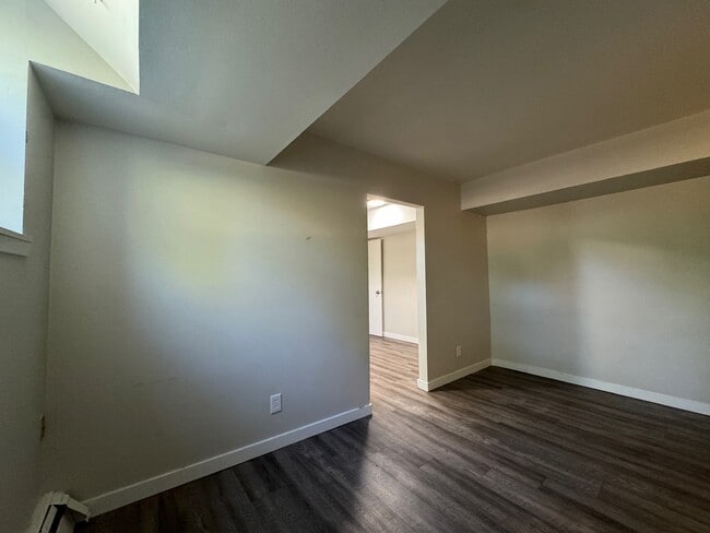 Photo - 1 Bedroom 1 Bathroom! Unit 11