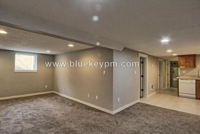 Photo - 2 Bed, 1 Bath Basement Apartment in Albert...