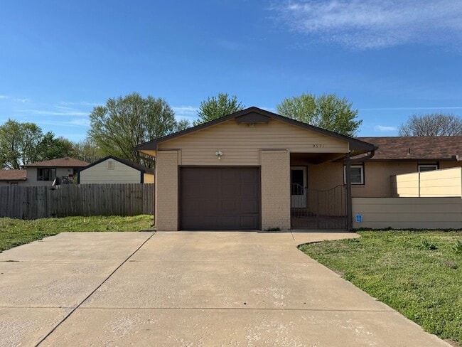 Building Photo - 9321 W 16th St N