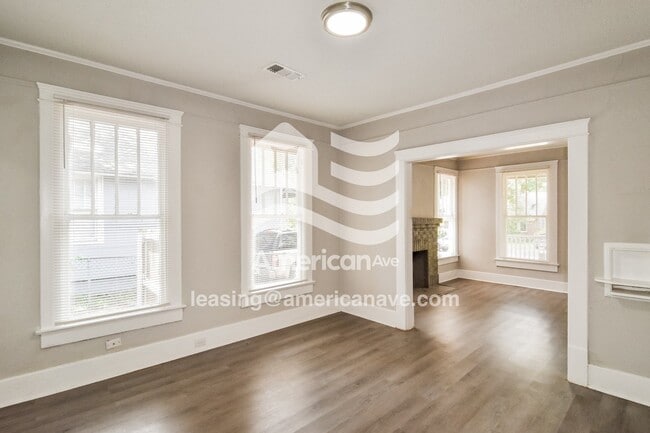 Photo - 2140 Winona Ave