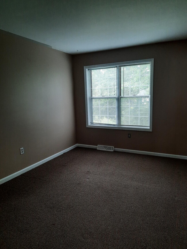 Photo - 142 Pickwick Pl