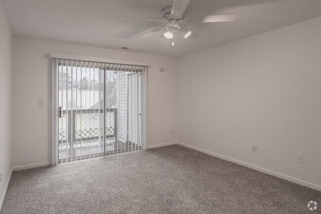 2BR,2BA,-950SF