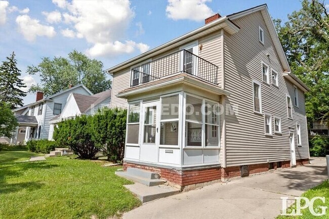 Building Photo - 2030 Wyndhurst Rd Rental