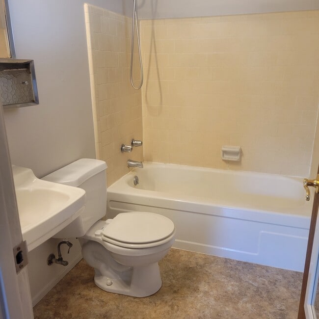 Photo - 1079 Poplar St Unit G