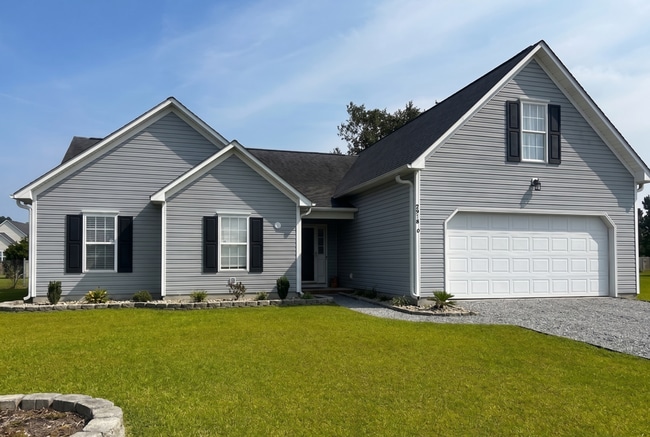 Building Photo - Beautiful 3 bd/ 2.5 house with Renovated Kitchen
