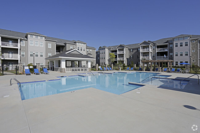 Pool - Larkspur Pointe Apartments