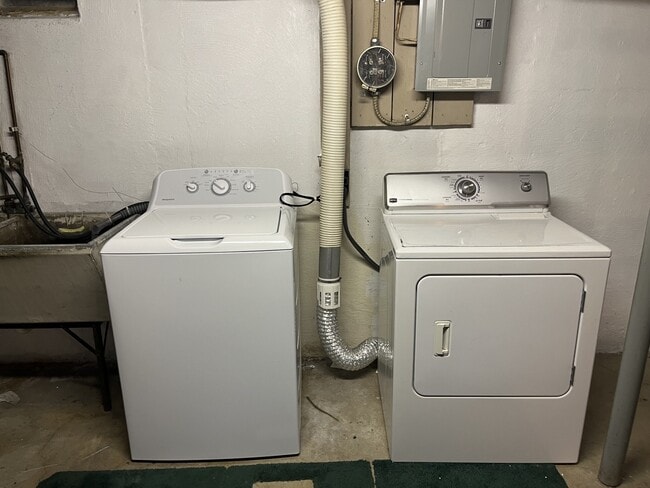 Photo - 826 Woodhill Rd