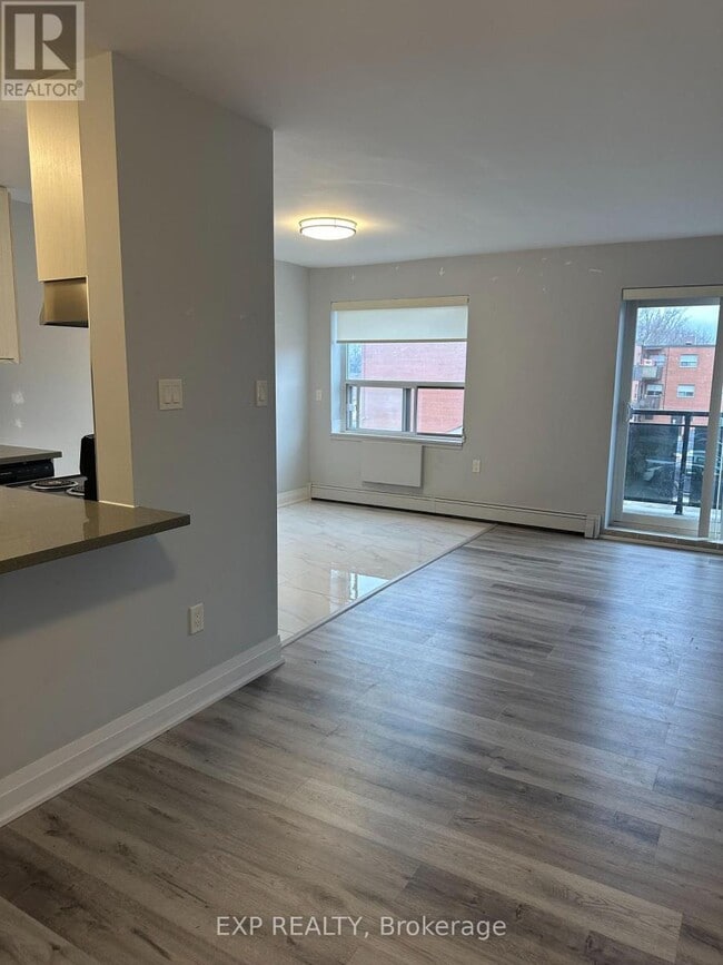 Photo - 579 Clare Ave